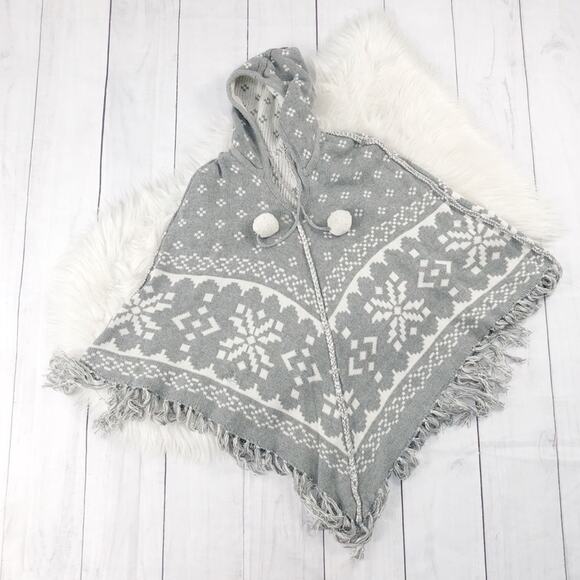 P.J. Salvage Gray Fair Isle Reversible Knit Poncho S/M Asymmetrical‎ Hemline NEW - Picture 6 of 7